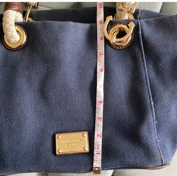 Michael Kors Marina Tote - Picture 10 of 12